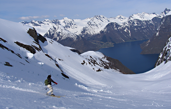 Frå Lissje Skåradalen mot Hjørundfjorden